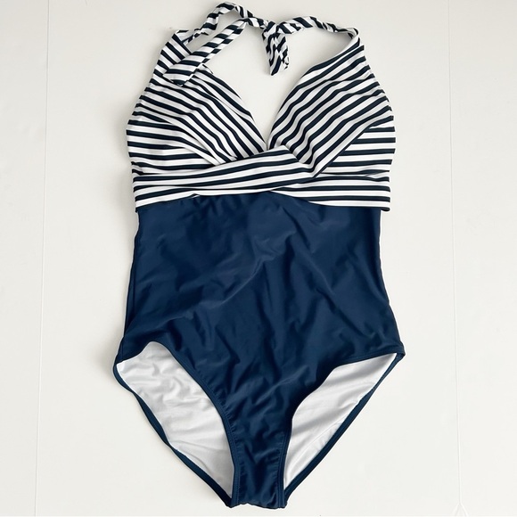 New Meet.Curve Halter One Piece Swimsuit - Picture 4 of 6